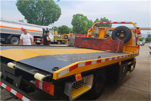 茄子河附近拖车电话号码服务